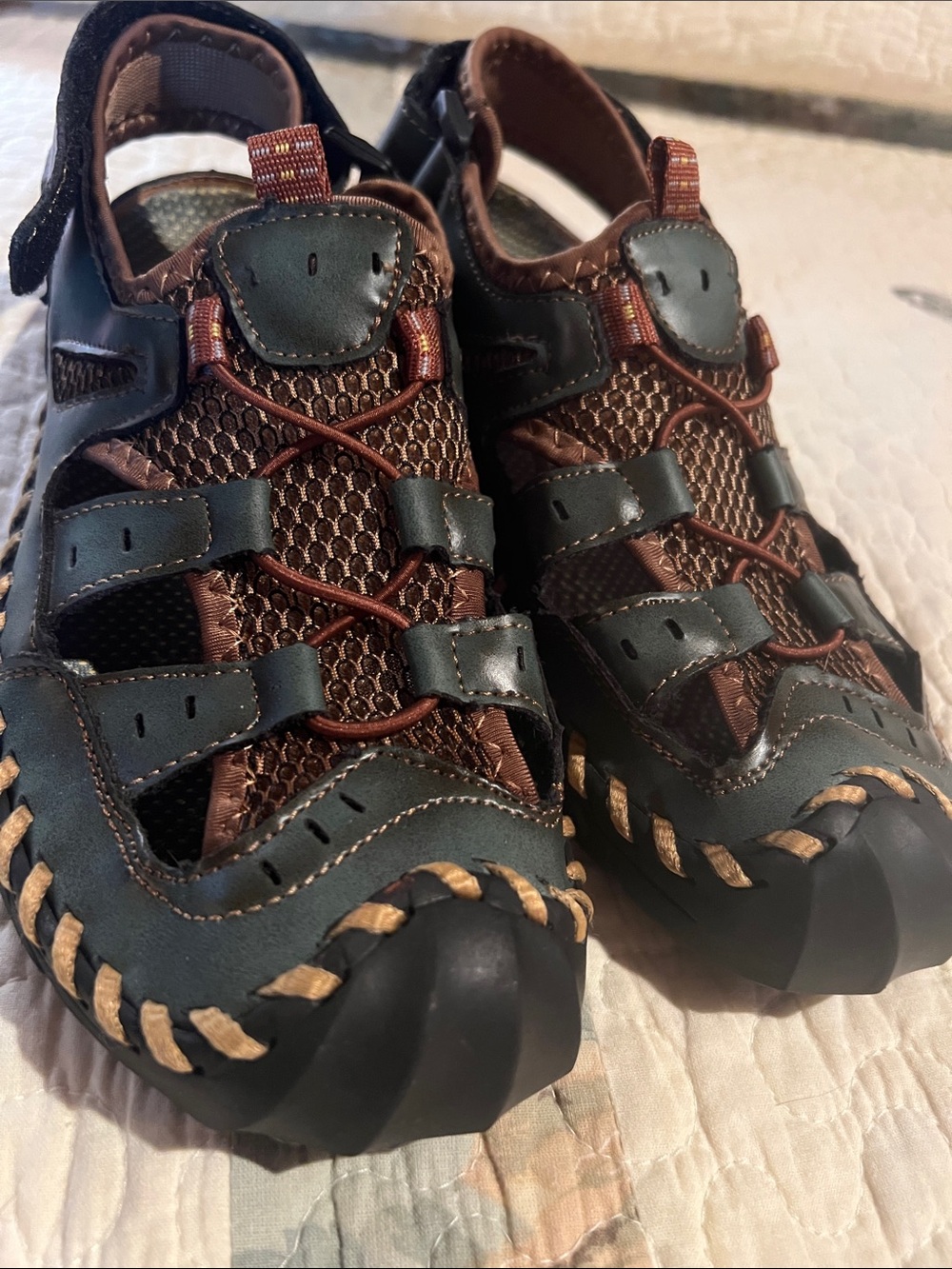 Woman’s Trail/Hiking Sandal, Outdoor Closed-Toe Sandals in Brown and Dark Green